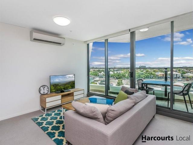 Stunning Furnished Apartment in the heart of Hamilton!