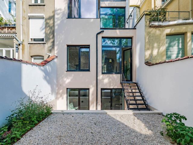 Stunning furnished duplex with garden Company Lease Possible