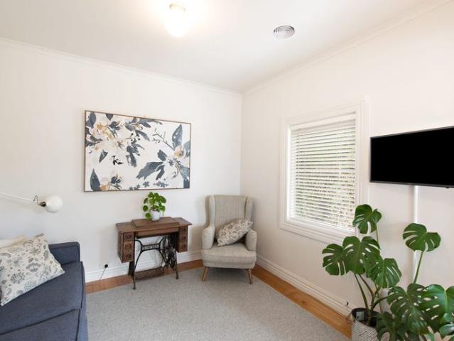 STUNNING FURNISHED HOME IN GREAT LOCATION