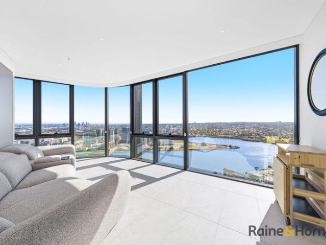 Stunning Furnished North Facing Dual Key 3 Bedder with 270 degree Uninterrupted Water Views