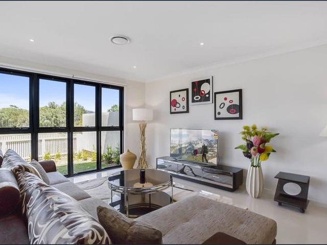 STUNNING GOLF COURSE & LAKE VIEW HIGH END DESIGN EXECUTIVE HOUSE FOR RENT RENTAL PRICE $1050 UNTIL 19/7/2026