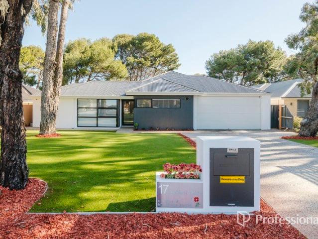 STUNNING GOLF FRONTAGE & VEIWS