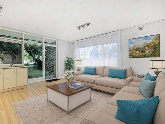 Stunning ground floor apartment with private access and courtyard