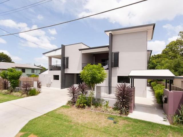 Stunning Ground Floor Unit with Massive Court Yard
