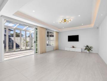 Stunning Hamptons Home | Sunroom | Near Zero Energy Bills | Rare 30m frontage