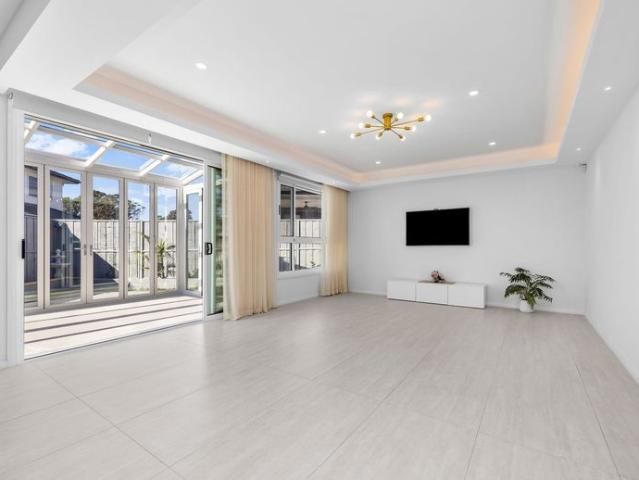 Stunning Hamptons Home | Sunroom | Near Zero Energy Bills | Rare 30m frontage
