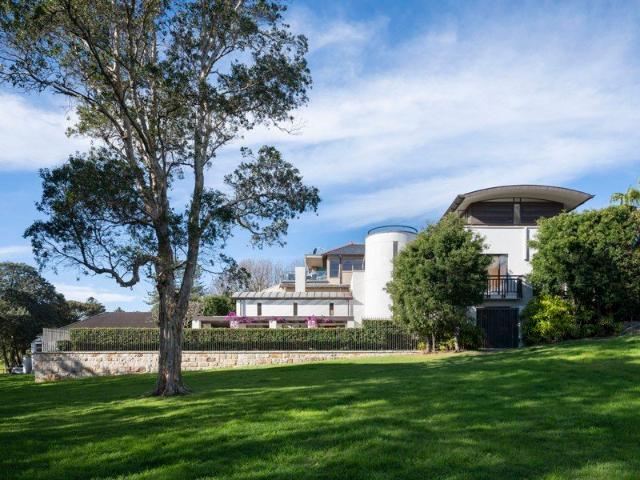 Stunning harbour view entertainers' oasis on Robertson Park