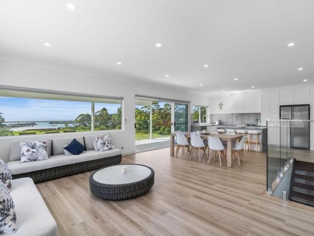 Stunning Harbour Views Modern Living in the Heart of Town