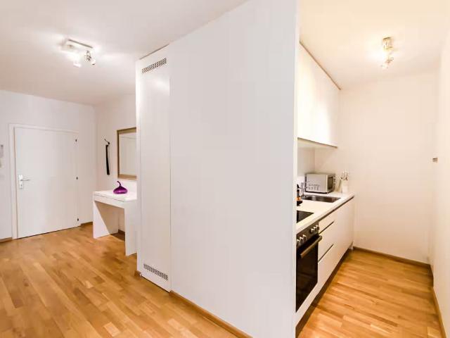 Stunning Haven | Walk to Center & Park | Queen Bed, Vienna Amsterdam Apartments for Rent