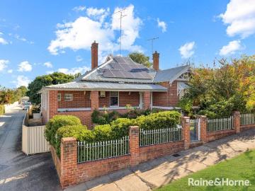 STUNNING HERITAGE HOME IN UPPER PIPER STREET