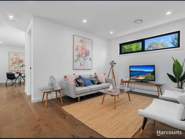 Stunning High End Homes Close to Templestowe Village
