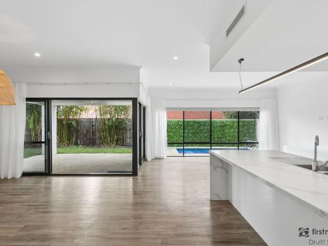 Stunning, high quality family home in sought after Doubleview HOME OPEN SATURDAY 05 SEPTEMBER AT 1.00PM SHARP!