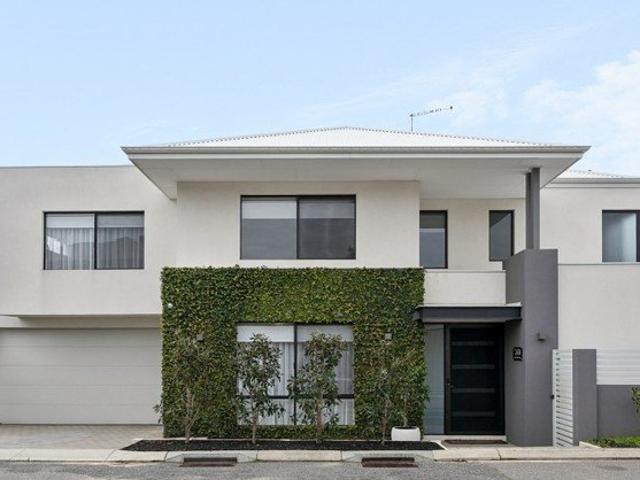 Stunning, high quality family home in sought after Doubleview HOME OPEN SATURDAY 05 SEPTEMBER AT 1.00PM SHARP!