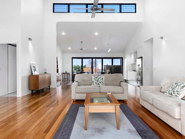 STUNNING HIGH SET HOME IN DUNDOWRAN BEACH