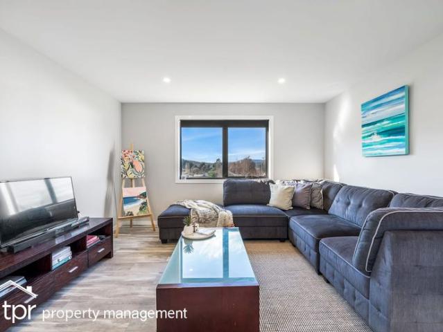 Stunning Home, Centrally Located For Short Term Lease