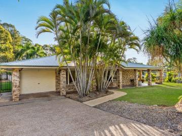 Stunning home in a great location with space to work and play!