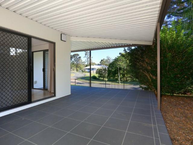STUNNING HOME IN BEAUTIFUL LOCATION!