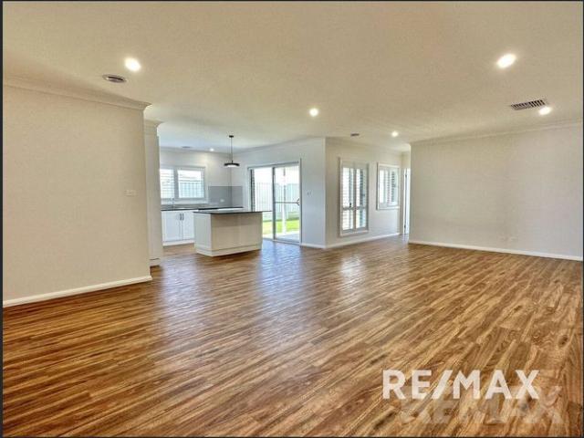 Stunning Home in Gobbagombalin