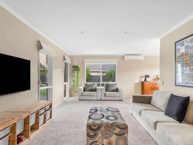 STUNNING HOME IN IDEAL LOCATION