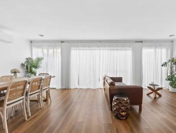 STUNNING HOME IN PRIME LOCATION