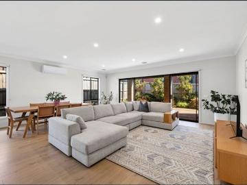 Stunning Home in Sought After Torquay – Luxury, Space & Rear Yard Access