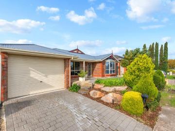 Stunning Home in Sought After Woodcroft