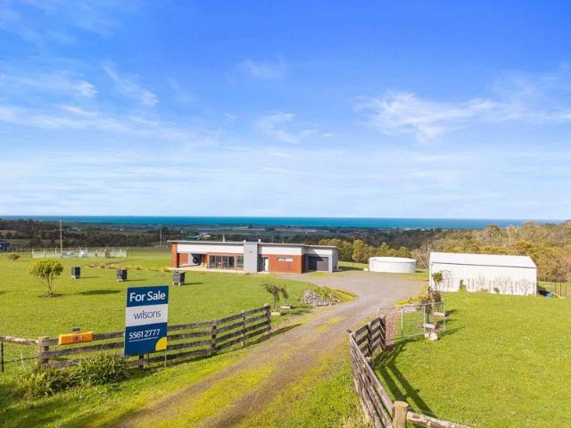 PREMIUM COASTAL LIVING WITH PANORAMIC SOUTHERN OCEAN VIEWS