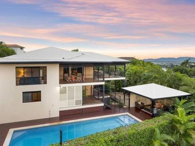Stunning Home Secure Spectacular Views