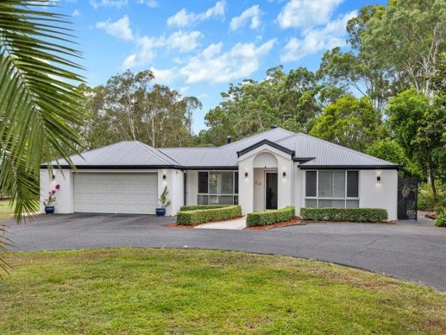 STUNNING HOME WITH GRANNY FLAT AND LARGE 3 BAY SHED