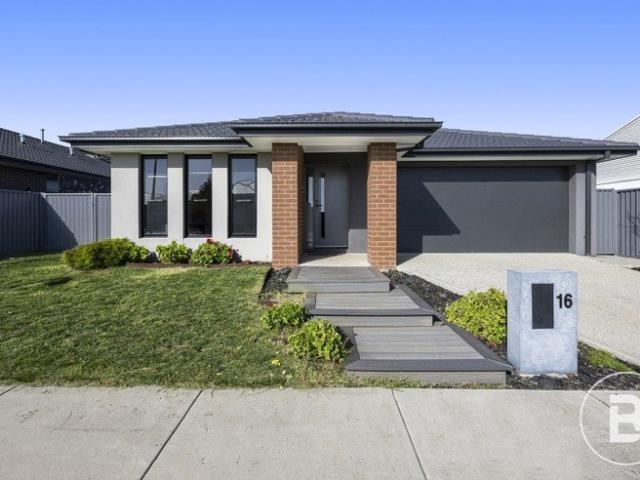 STUNNING HOME WITH SIDE ACCESS IN FAMILY CENTRIC LOCATION