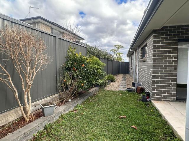 Stunning Home 350m walk to St Luke's Catholic College!