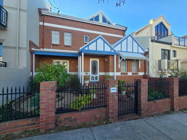 STUNNING HOUSE IN EAST PERTH!