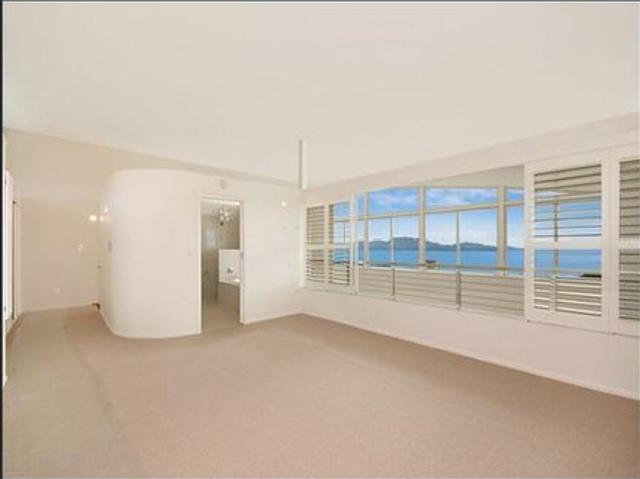 STUNNING HOUSE SIZED UNFURNISHED EXECUTIVE APARTMENT