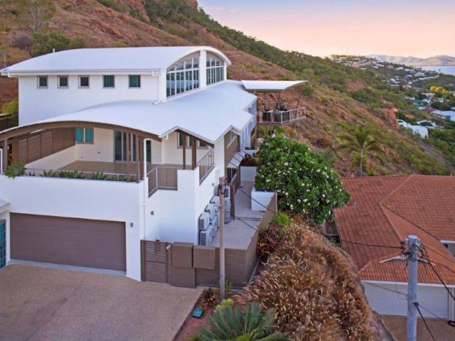 STUNNING HOUSE SIZED UNFURNISHED EXECUTIVE APARTMENT