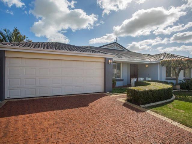 Stunning, Immaculate Home in Top Locale! Swimming Pool, Soaring Ceilings!