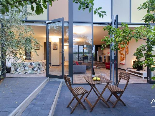 Stunning Inner City Living fully furnished