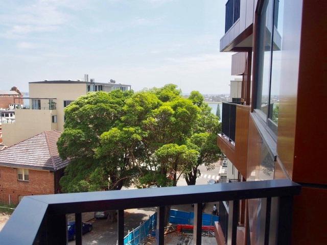 STUNNING INNER CITY 1 BEDROOM APARTMENT