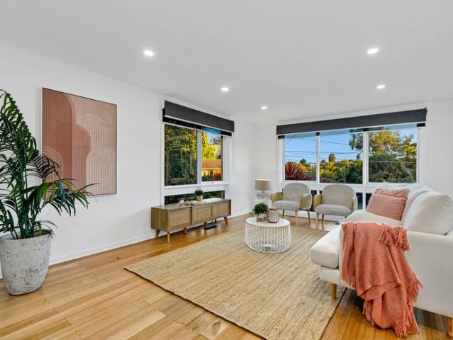 Stunning Interiors & Tranquil Poolside Setting