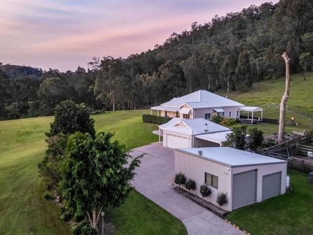 Stunning Lambs Valley Estate with a Picturesque Backdrop