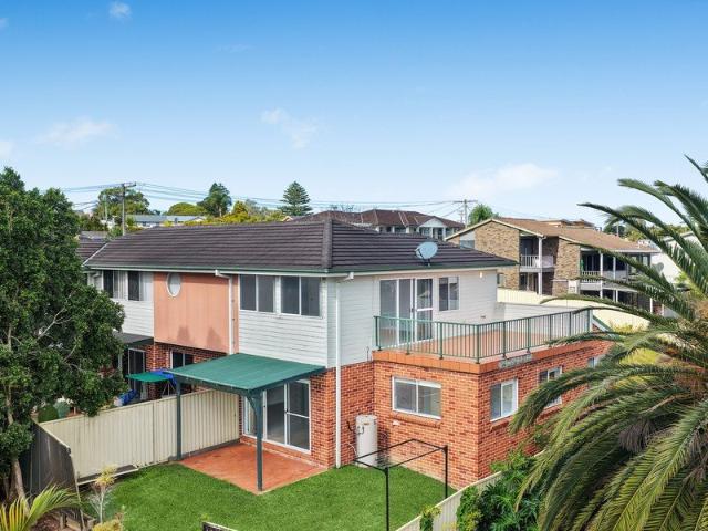 Stunning lake views and coastal convenience