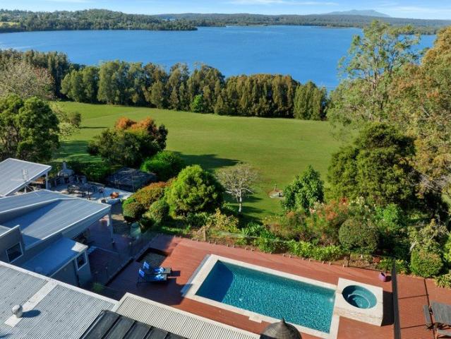 Stunning lakeside estate!