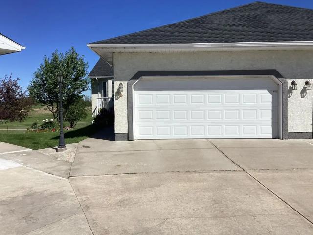 Stunning Lakeside Living in a Premium 55+ Community – Strathmore