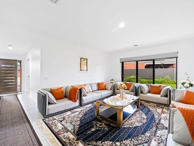 STUNNING LARGE 4 BEDROOM HOME