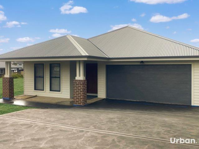 Stunning Large 5 Bedroom Home in Huntlee!