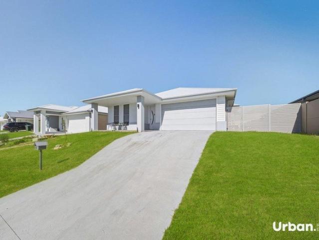 Stunning Large 5 Bedroom Home in Huntlee!