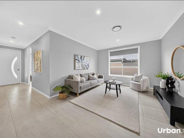 Stunning Large 5 Bedroom Home in Huntlee!