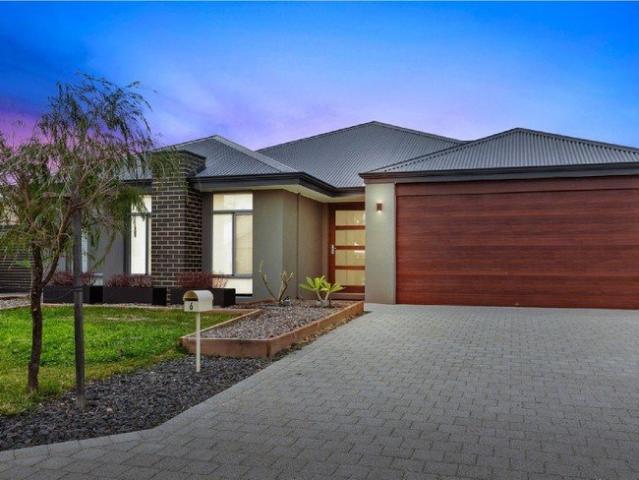 STUNNING LARGE FAMILY HOME