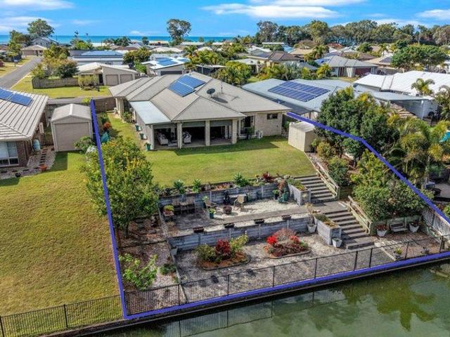 Stunning, Large Lake Front Home And Just 200m From The Beach @ Toogoom, Hervey Bay!