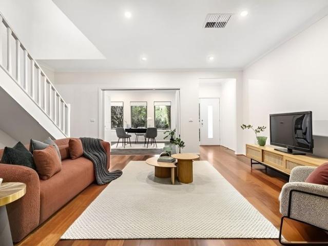 STUNNING, LIFESTYLE HOME IN ENVIABLE LOCATION!