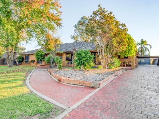 Stunning Lifestyle Property 3/4 Acre, Pool & Huge Shed!